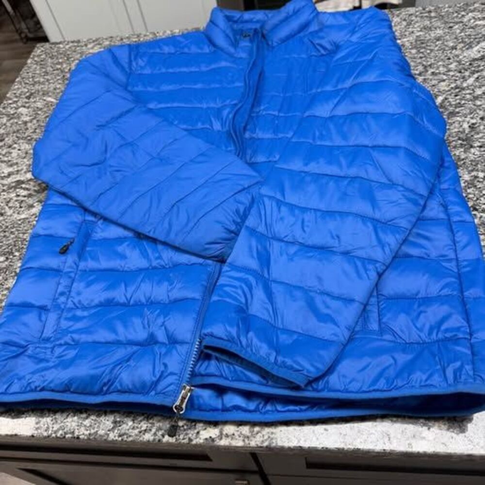 SwissTech Packable Puffer Jacket large could be worn by a woman if needed